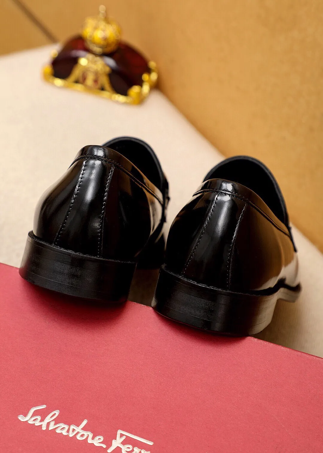 Men's shoes 💰400 💐 Product trademark: Ferragamo "Ferragamo" casual leather shoes Regular size: 39-44 (38.45.46🉑️Customized) Product materials: Selected imported open-edge beaded calfskin upper + classic hardware buckle, imported pig leather lining. Strong three-dimensional visual effect, non-slip and wear-resistant combination outsole Color: 1⃣️color optional